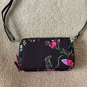 Vera Bradley all In one crossbody purse/wallet